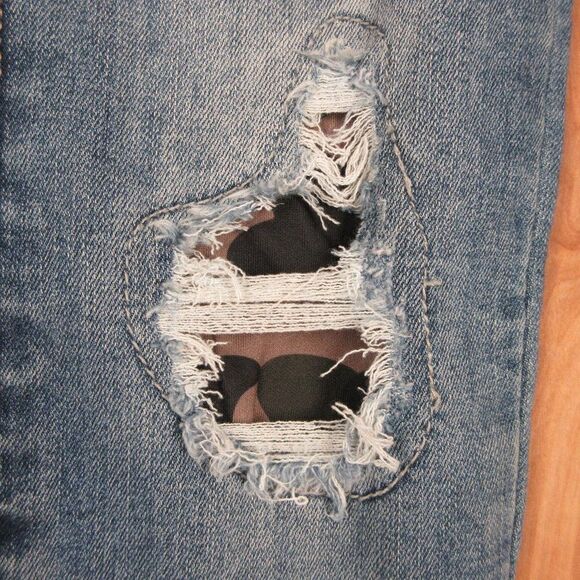 JUDY BLUE Peek A Camo Patch Distressed Denim Jeans Size 3/26 Janette JB82109MD - Picture 4 of 14